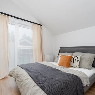 Miete einer stilvollen 4-Zimmer-Wohnung, 77 m², Stadtteil Bronowice, Krakau, Polen